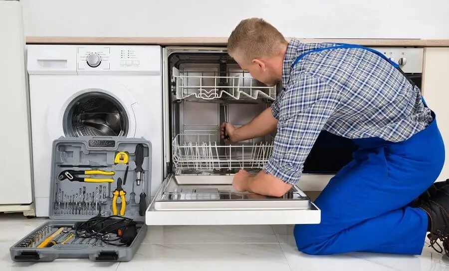 Yenimahalle Viessmann servisi teknisyen ekibi beyaz eşya tamiri yaparken